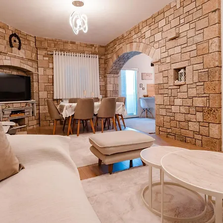 Mollanji Chalet *