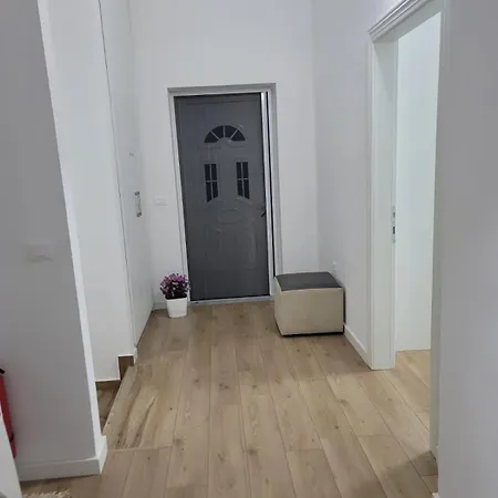 Mollanji Chalet Tirana